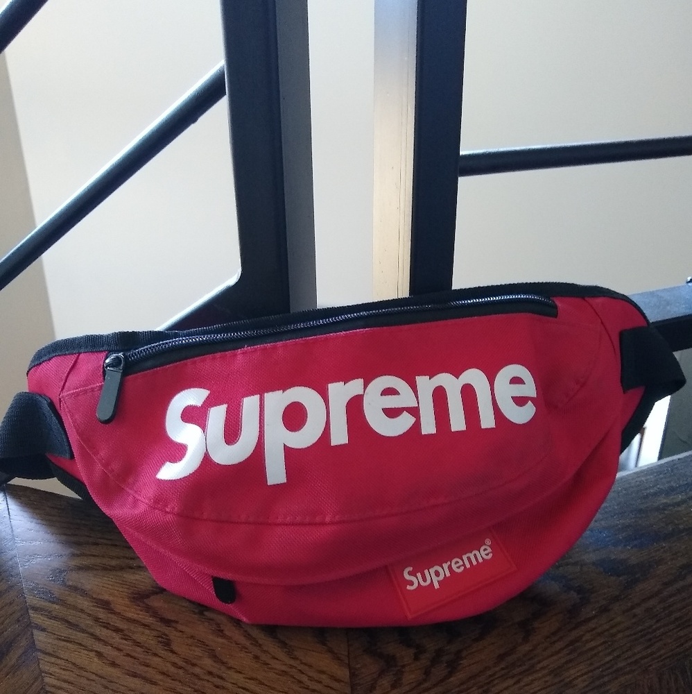 SUPREME fanny pack
